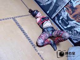 蛇纹黑丝女学生驷马紧缚，啵啵贝秒C神器，长时间GC折磨，爽到满地打滚，全身不停抽搐，理智在快感中一次次淹没