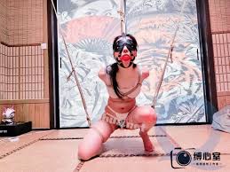 172美女的裸腿吊缚，啵啵贝超长时间刺激，超绝反应，修长美腿无处安放，只能不停地挣扎摇摆，秒C模式下Y水直流