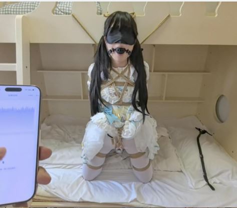 值得一提的是 后面的P机自卫我毫不知情 多次肉眼可见的高C让我十分惭愧 领导的电话让我加班本来以为TJ到此结束 没想到的是她一个人在家自拍自卫 后庭也总算是开发出来了 意外的剧情