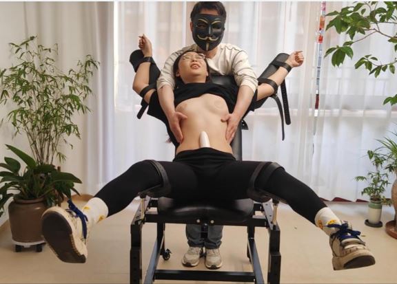 强开腿固定放置性爱椅上】SP+TK+震动B，TD强高+炮机不停轰炸