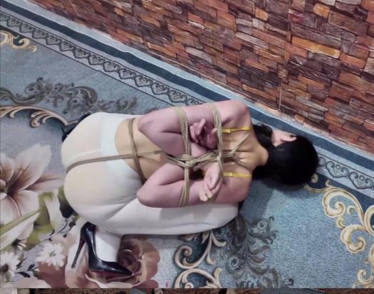 艺仙儿超级紧缚五花,后手并肘观音,后高手,每个姿式手臂变紫,超级享受的感觉……