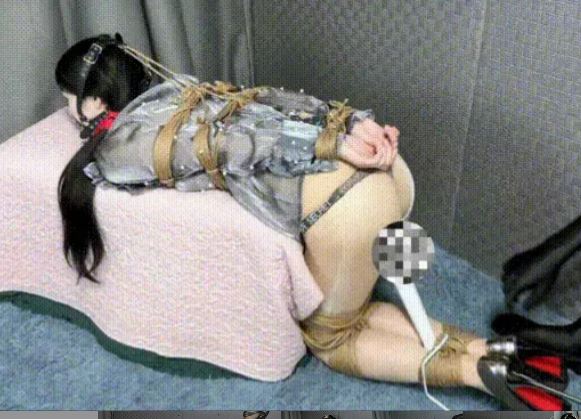 油亮肉丝+马具口球芭蕾横杆吊强制不断，全程抬头束缚无法低头，呜呜呜不停的叫也不知道想表达什么。超高跟鞋加持肉丝大长腿挣扎扭动超级诱人。仙女全程开启最大，美臀一扭一跳的超级性感！ 上传时间 2026-04-2