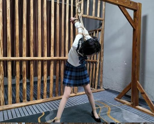 精神小妹体验绳艺