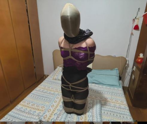 女奴改造计划04、主动丝袜堵嘴、连身蕾丝全身紧缚+驷马放置挣扎搔首弄姿、多层丝袜+内内套头呼吸抑制、扇脸、电击棒直击敏感部位、超长子夕、命令式侍奉