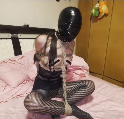 女奴改造计划05、叠丝、胶带包头+多重胶带包手、又狠又虐的胶带窒息惨叫连连、直接虐哭了、强制GC、驷马口舌侍奉