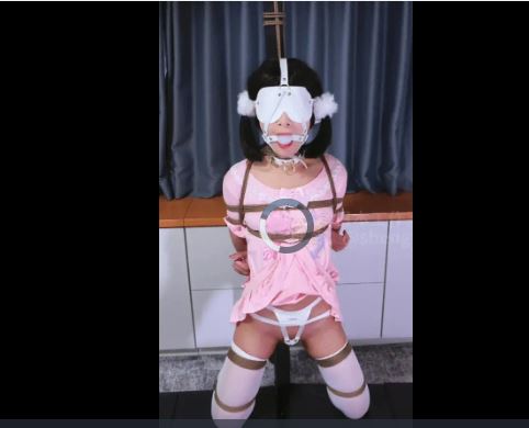 「Yumi」「ZX计划·萌崽女鹅」勒颈驷马跪立，电到痛哭！超乖女儿服窒息high顶！